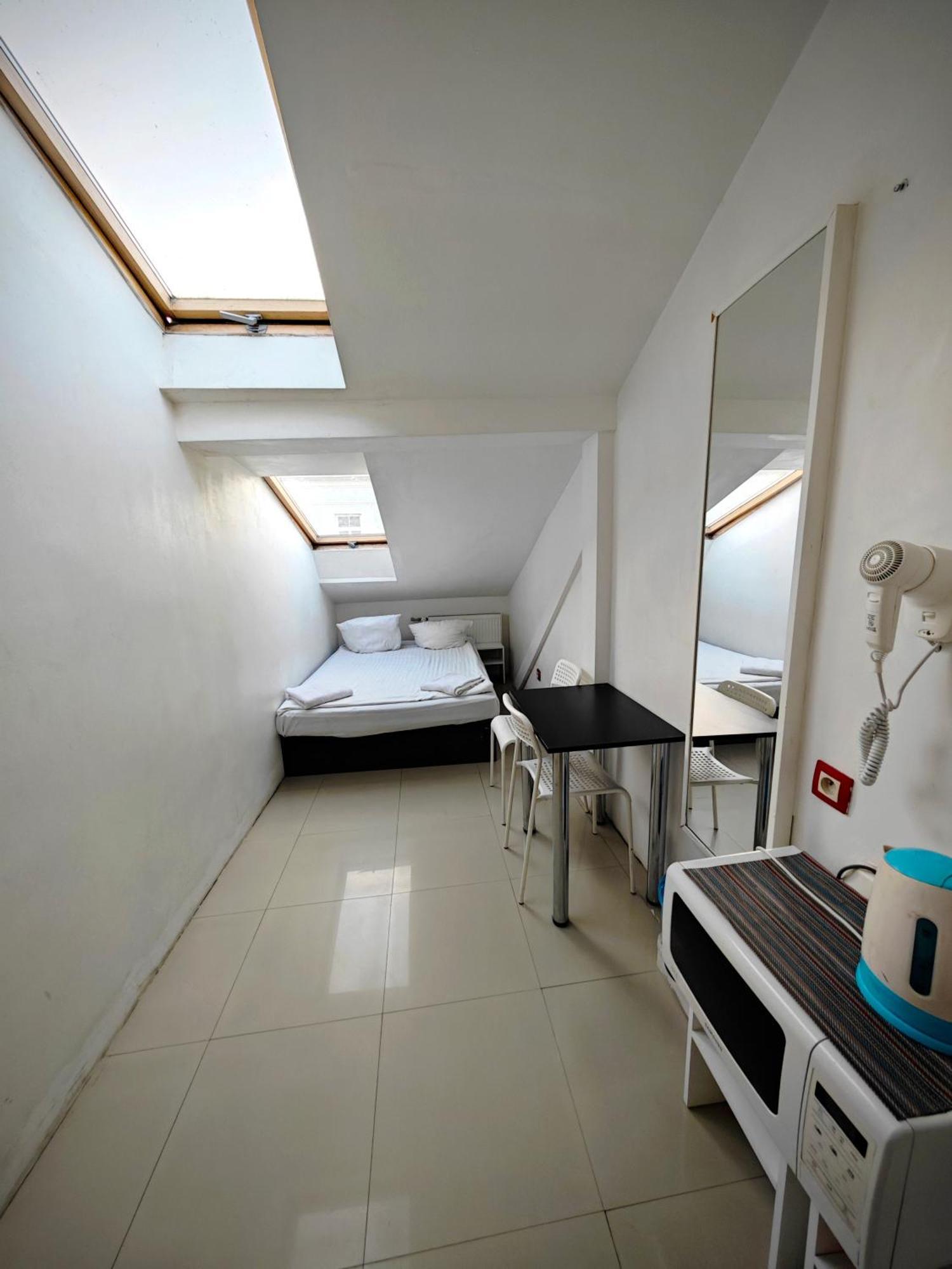 Apartamenty Hoza Attic Studio 바르샤바 객실 사진